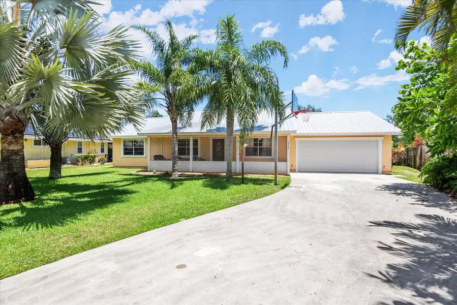 1753 NE Lima Calle, Jensen Beach, FL 34957