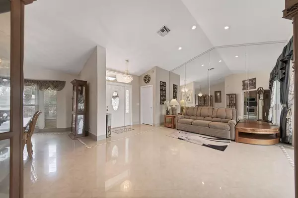 Lake Worth, FL 33467,6635 Lake Loran WAY