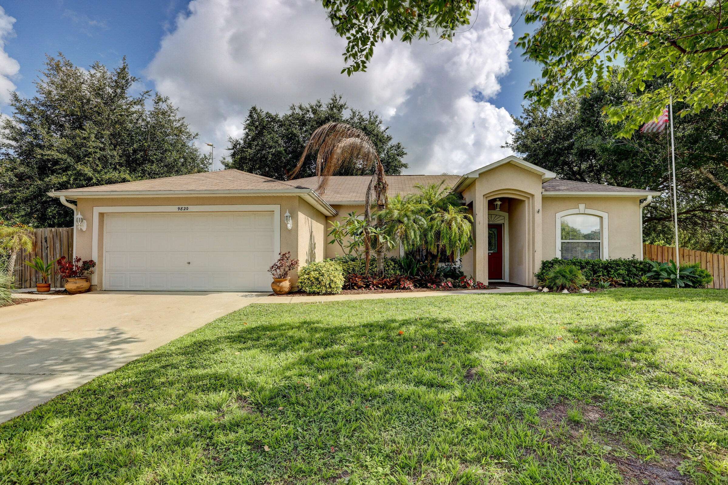 9820 84th ST, Vero Beach, FL 32967