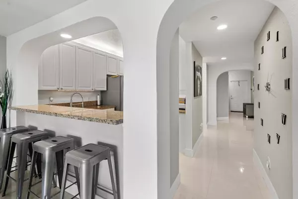 Doral, FL 33178,10770 NW 66th ST 305