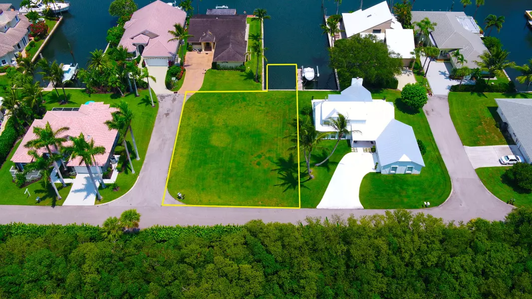 9347 SE Mast TER, Hobe Sound, FL 33455