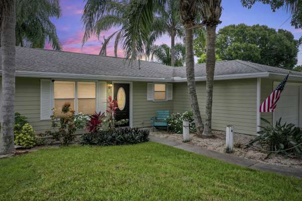 220 11th CT,  Vero Beach,  FL 32962