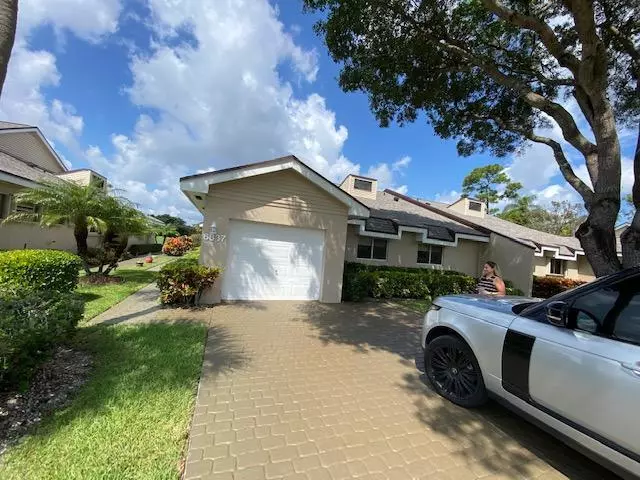 Lake Worth, FL 33467,6837 Fountains CIR