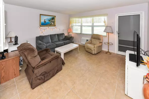 Boynton Beach, FL 33435,700 W Horizons 102