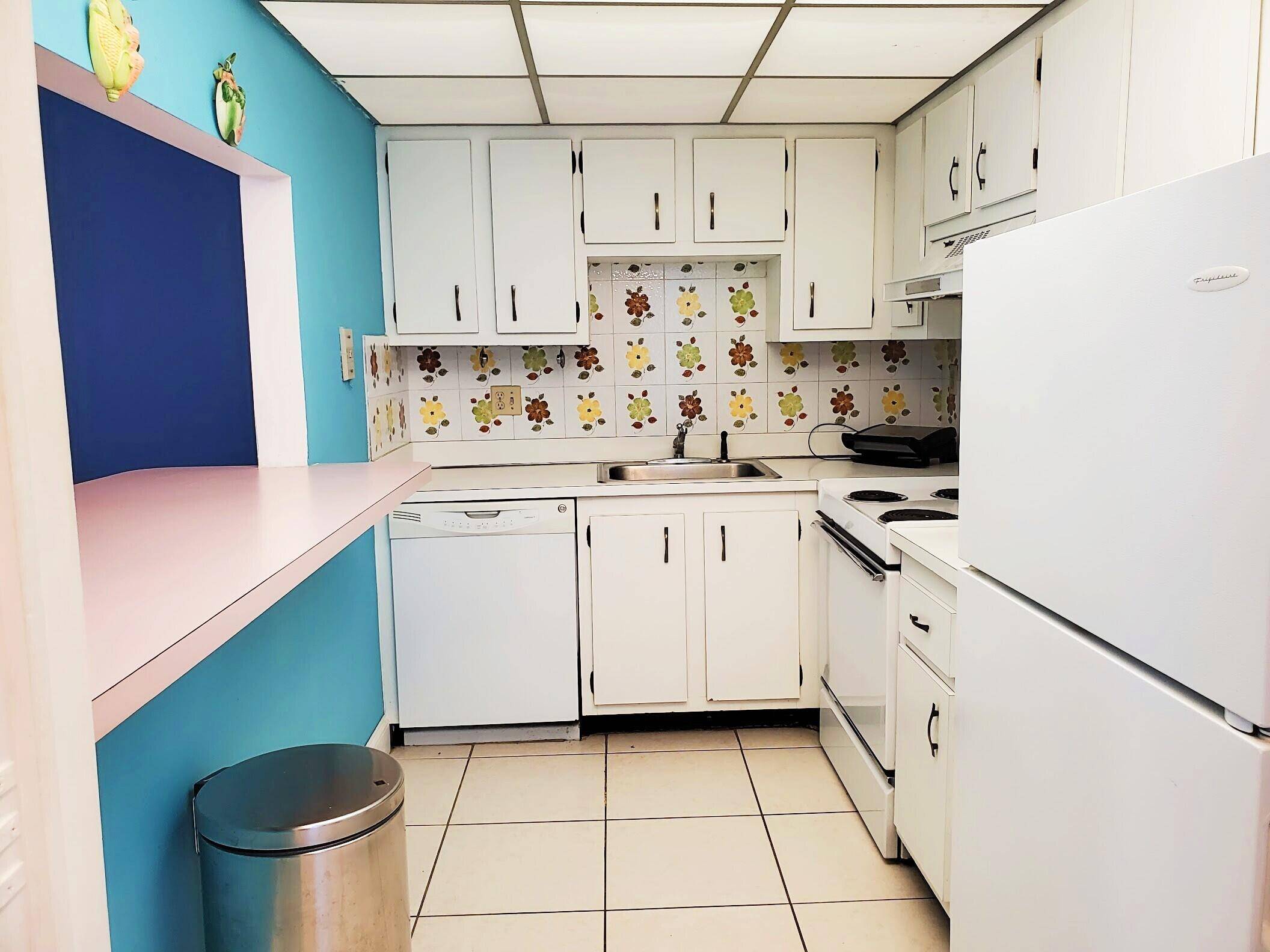 Lauderhill, FL 33319,4156 Inverrary DR 305