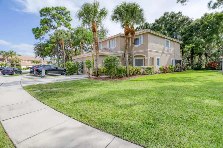 4663 Pinemore LN, Lake Worth, FL 33463