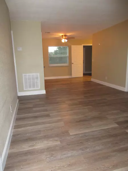 1524 W 9th ST, Riviera Beach, FL 33404