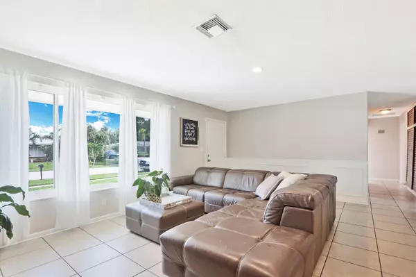 Tequesta, FL 33469,27 Ridgewood CIR