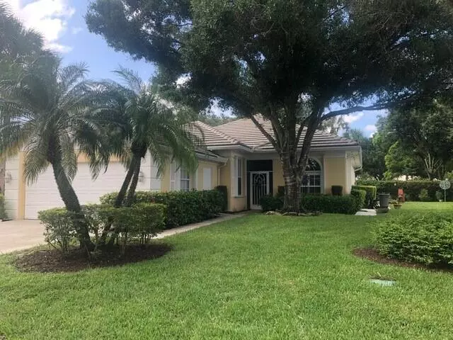 8548 Beaconhill RD, Palm Beach Gardens, FL 33410