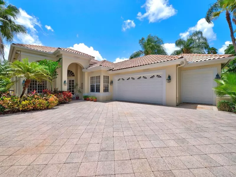 3334 W Degas DR, Palm Beach Gardens, FL 33410