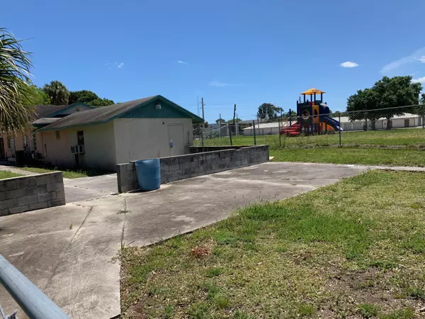 Fort Pierce, FL 34947,603 S 33rd ST