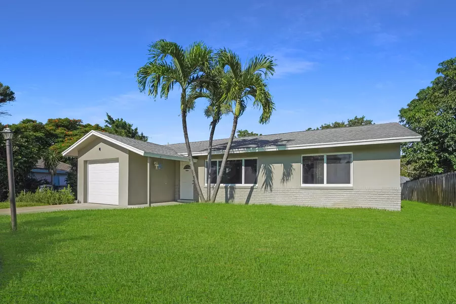 6902 Westview DR, Lake Worth, FL 33462