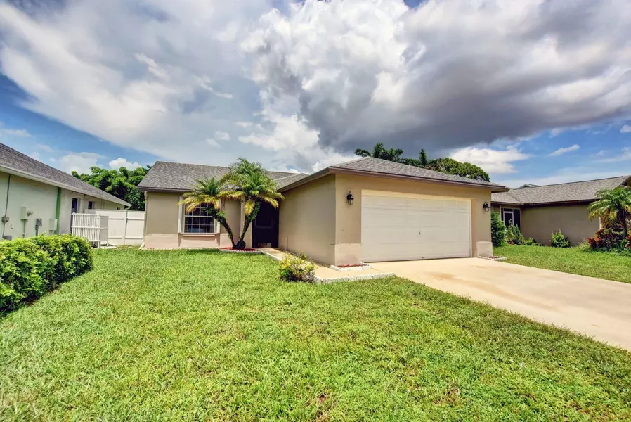 5220 Arbor Glen CIR, Lake Worth, FL 33463