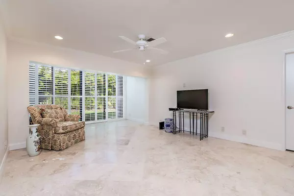 West Palm Beach, FL 33401,1801 Presidential WAY D102