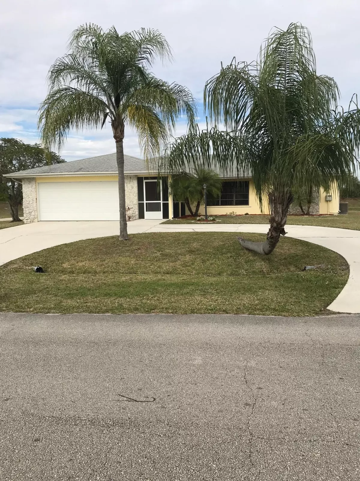 Port Saint Lucie, FL 34983,399 SW Fairway AVE