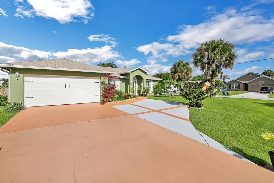 2502 SW National CIR, Port Saint Lucie, FL 34953