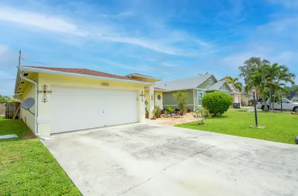 Lantana, FL 33462,4223 Willowood LN