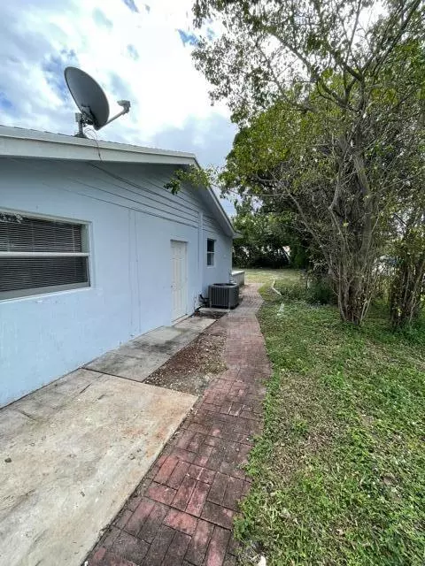 Boynton Beach, FL 33435,466 SW 2nd AVE