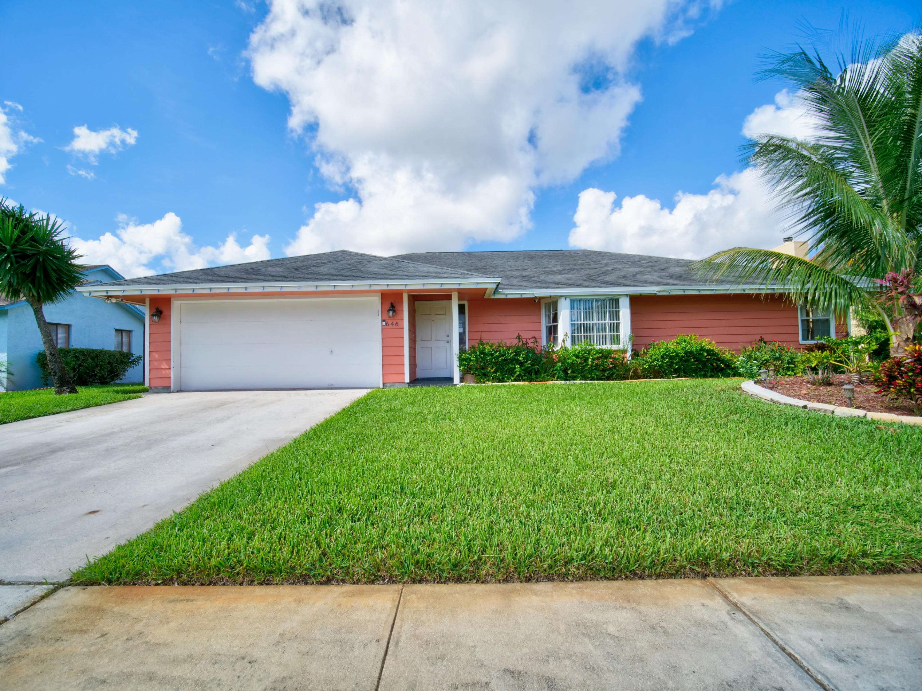 646 White Water DR, West Palm Beach, FL 33413
