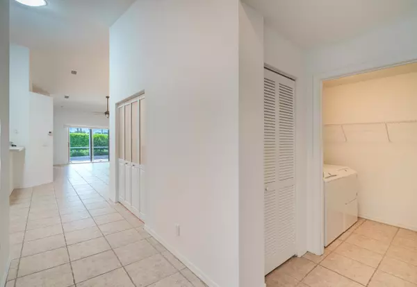 Boynton Beach, FL 33472,8620 Logia CIR