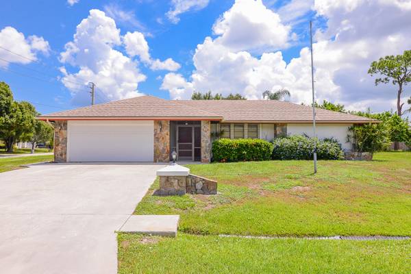 805 SE Preston LN, Port Saint Lucie, FL 34983