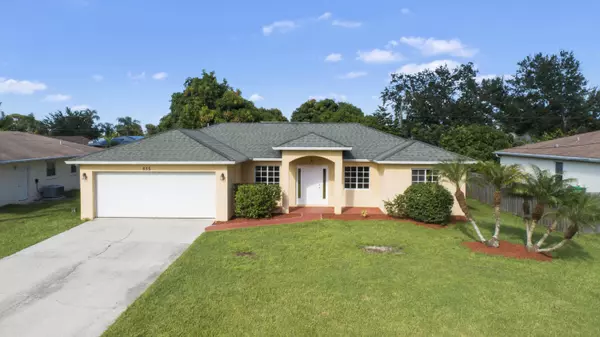 655 SE Clifton LN, Port Saint Lucie, FL 34983