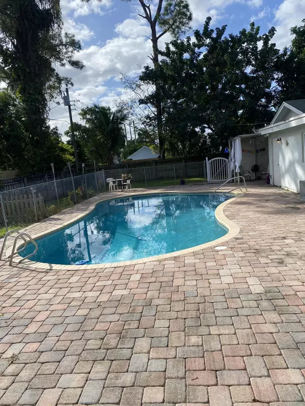 Greenacres, FL 33463,412 Perry AVE