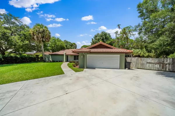 Port Saint Lucie, FL 34952,910 Elyse CIR