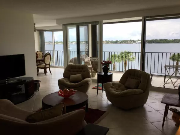 124 Lakeshore DR 428, North Palm Beach, FL 33408