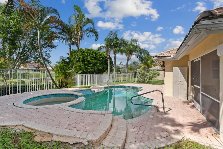 100 Citrus Park LN, Boynton Beach, FL 33436