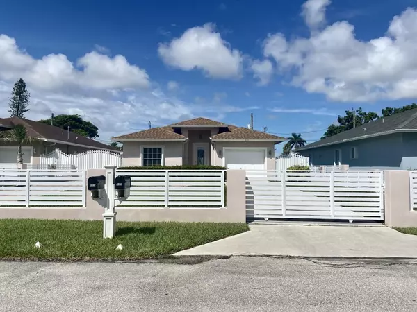 625 Mercury St, West Palm Beach, FL 33406