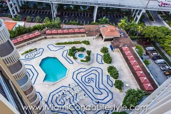 Aventura, FL 33180,19355 Turnberry WAY 11 D