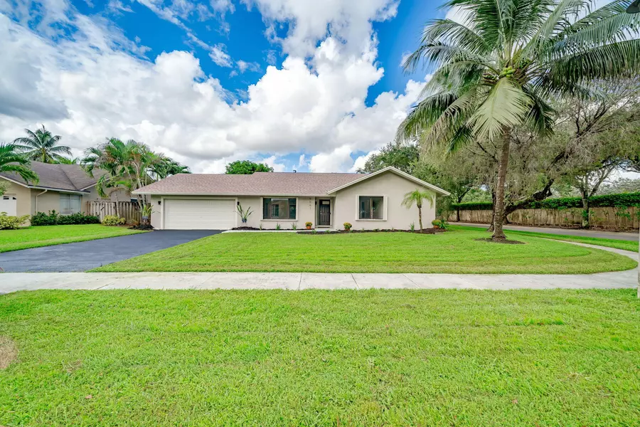 9061 NW 15 ST, Plantation, FL 33322