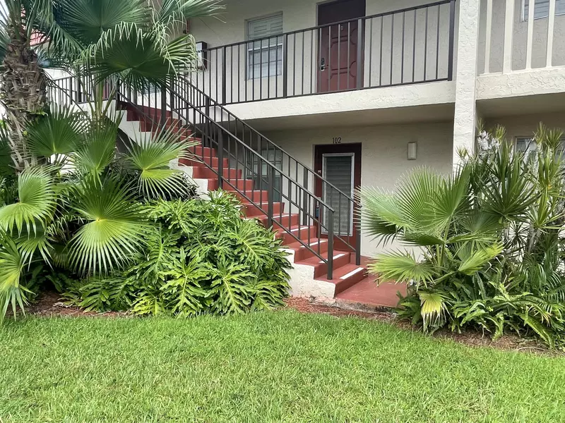 32 Abbey LN 102, Delray Beach, FL 33446