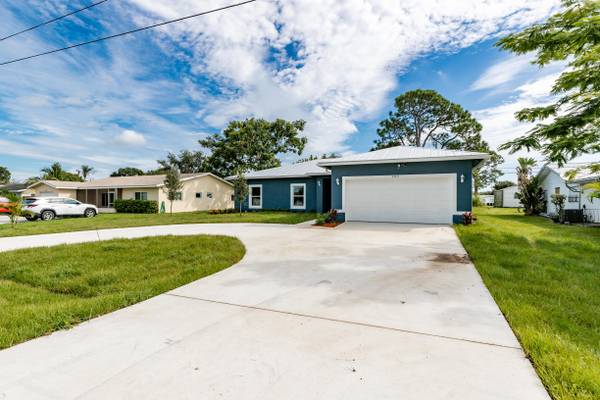 589 SE Floresta DR, Port Saint Lucie, FL 34983