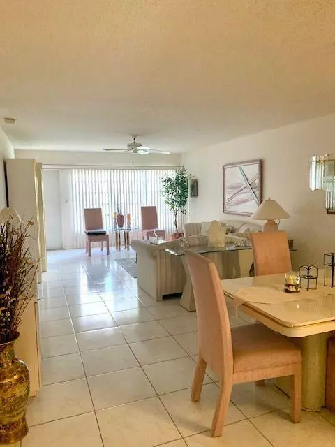 Boca Raton, FL 33496,9161 Fairbanks LN 2