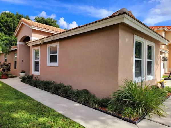 6268 Willoughby CIR, Lake Worth, FL 33463