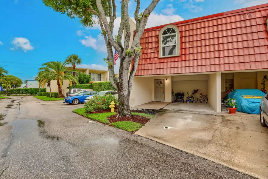 388 Golfview RD H, North Palm Beach, FL 33408