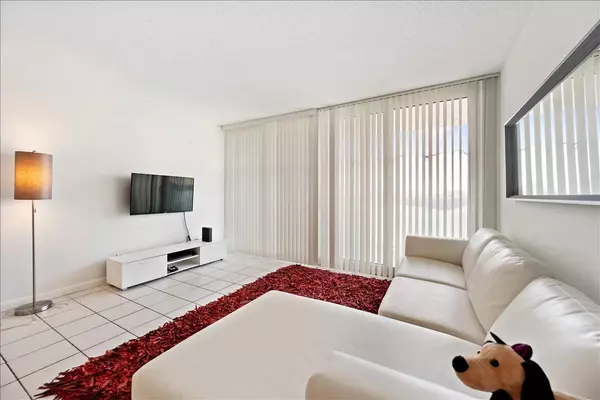 Sunny Isles Beach, FL 33160,100 Bayview DR 423