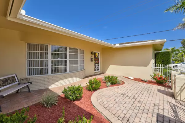 Pompano Beach, FL 33060,561 SE 13th CT