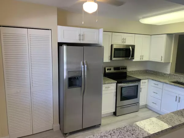 Delray Beach, FL 33484,6065 Pointe Regal CIR 202