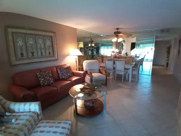 Delray Beach, FL 33446,7146 Huntington LN 304