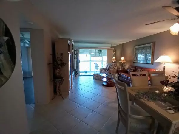 Delray Beach, FL 33446,7146 Huntington LN 304