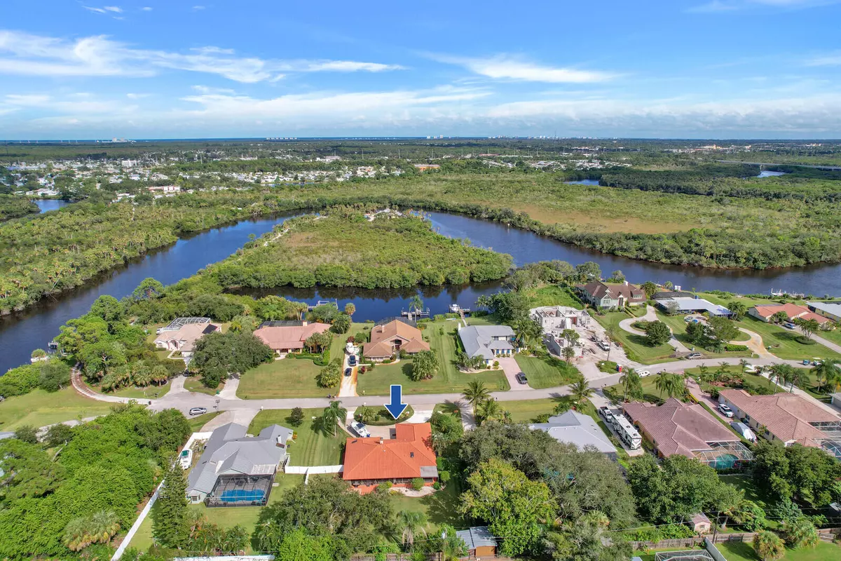 Port Saint Lucie, FL 34983,620 SE Hidden River DR