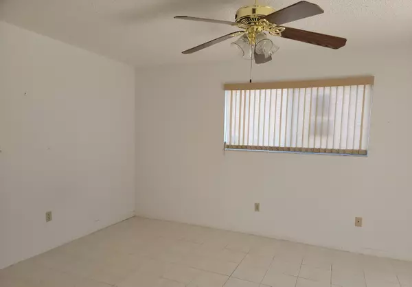 Lake Worth, FL 33463,4300 S Landar DR