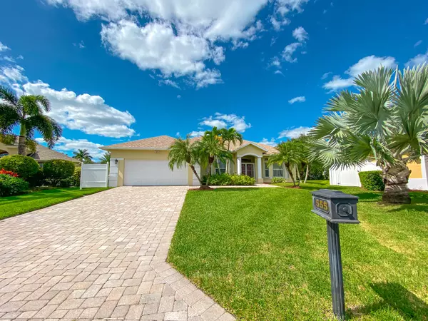 555 SW Sarina TER, Vero Beach, FL 32968