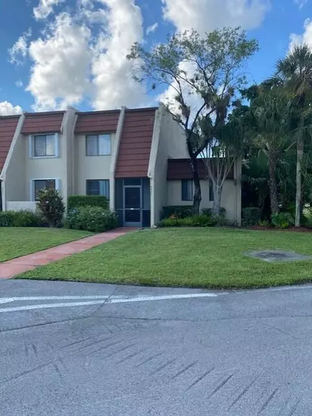 4427 Luxemburg CT, Lake Worth, FL 33467