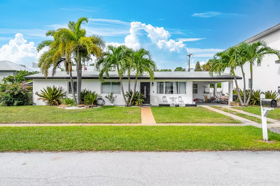 1071 NE 2nd TER, Boca Raton, FL 33432