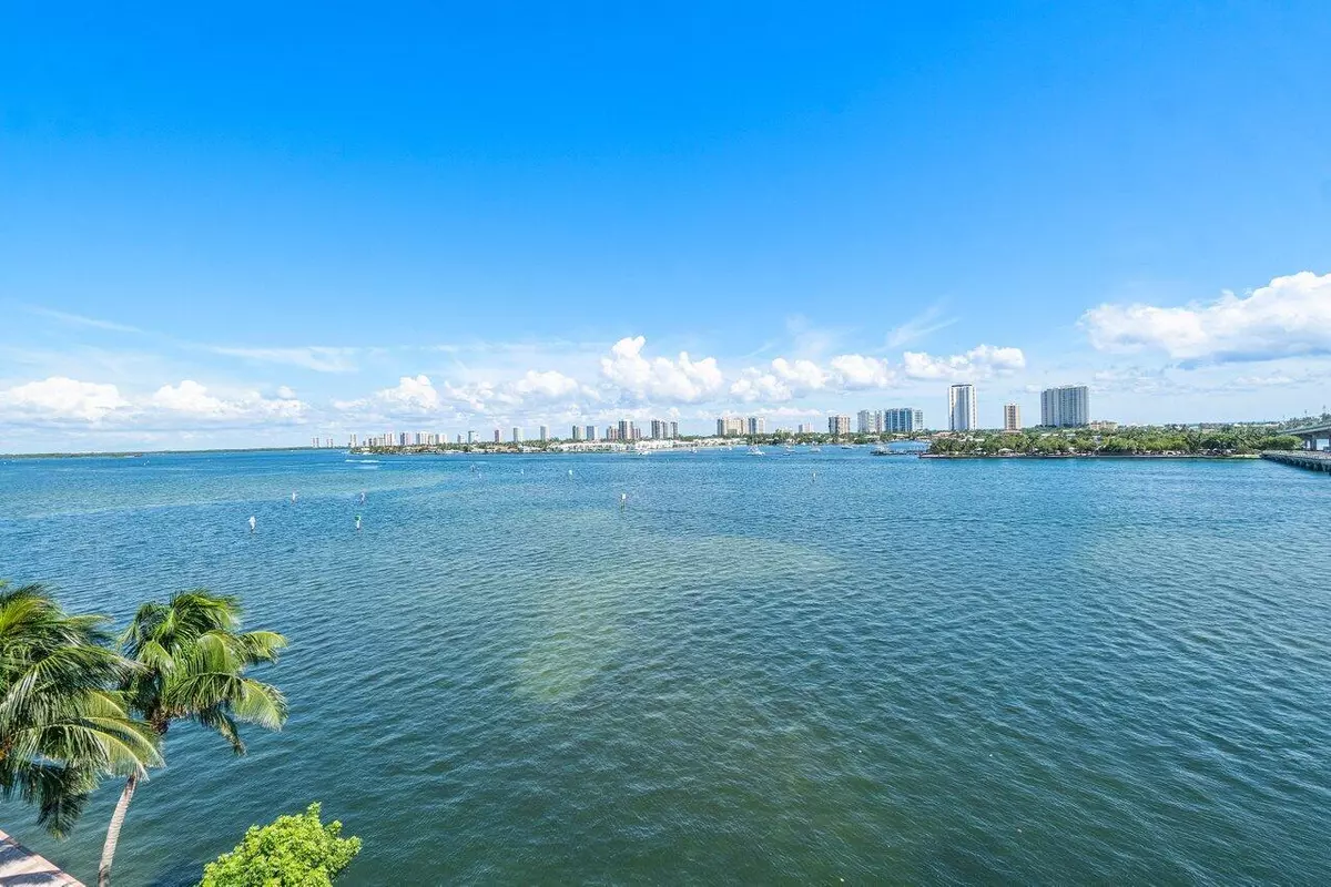 Riviera Beach, FL 33404,2640 Lake Shore DR 615