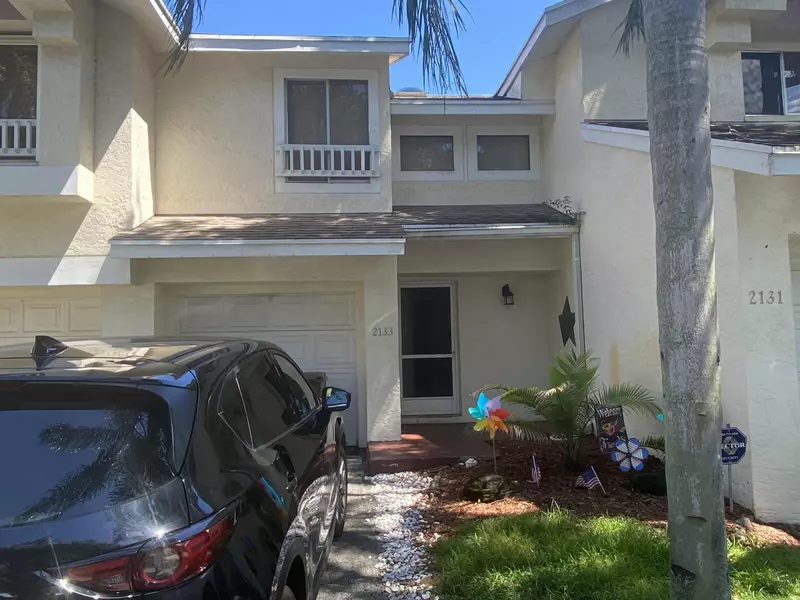 2133 W Discovery CIR, Deerfield Beach, FL 33442